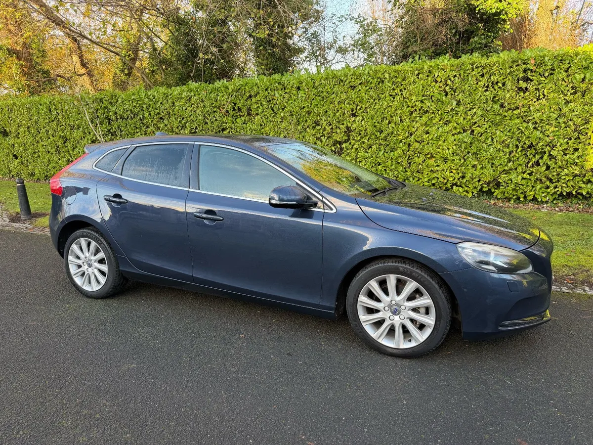 Volvo V40 1.6 T4 Auto – High Spec – Only 74,800 km - Image 2