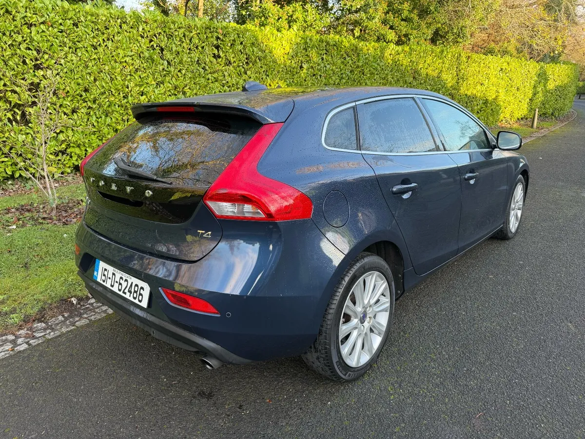 Volvo V40 1.6 T4 Auto – High Spec – Only 74,800 km - Image 4