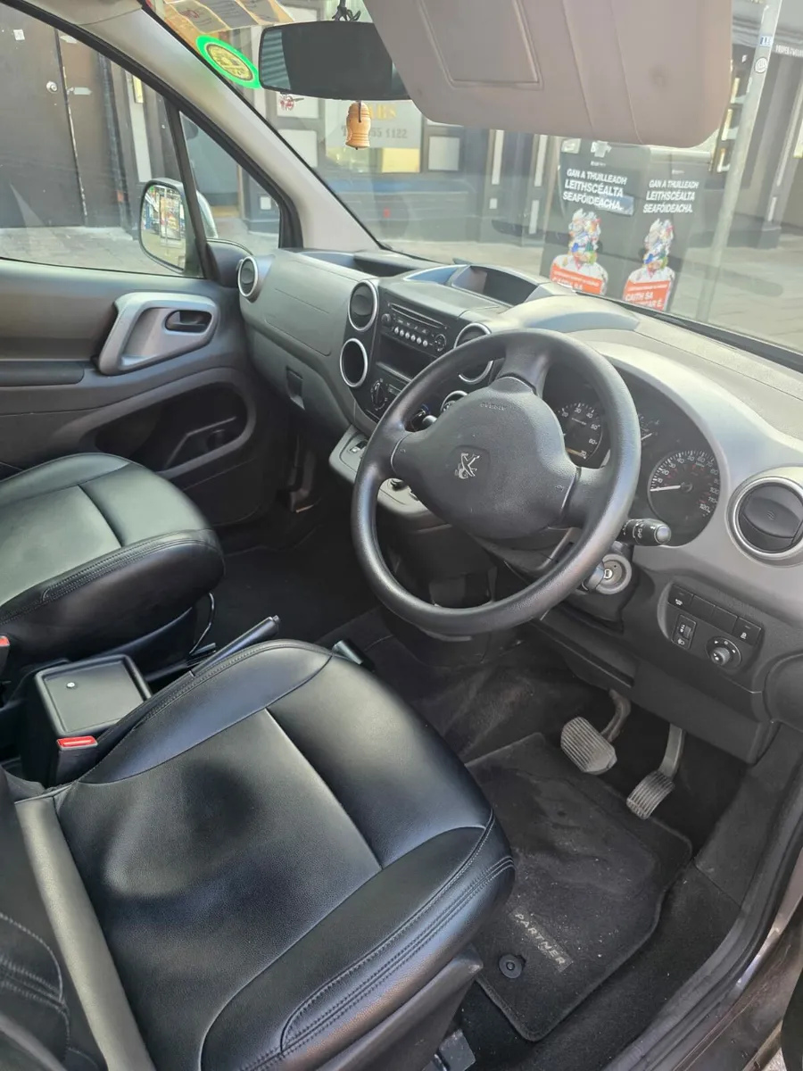 Taxi for rent - Image 4