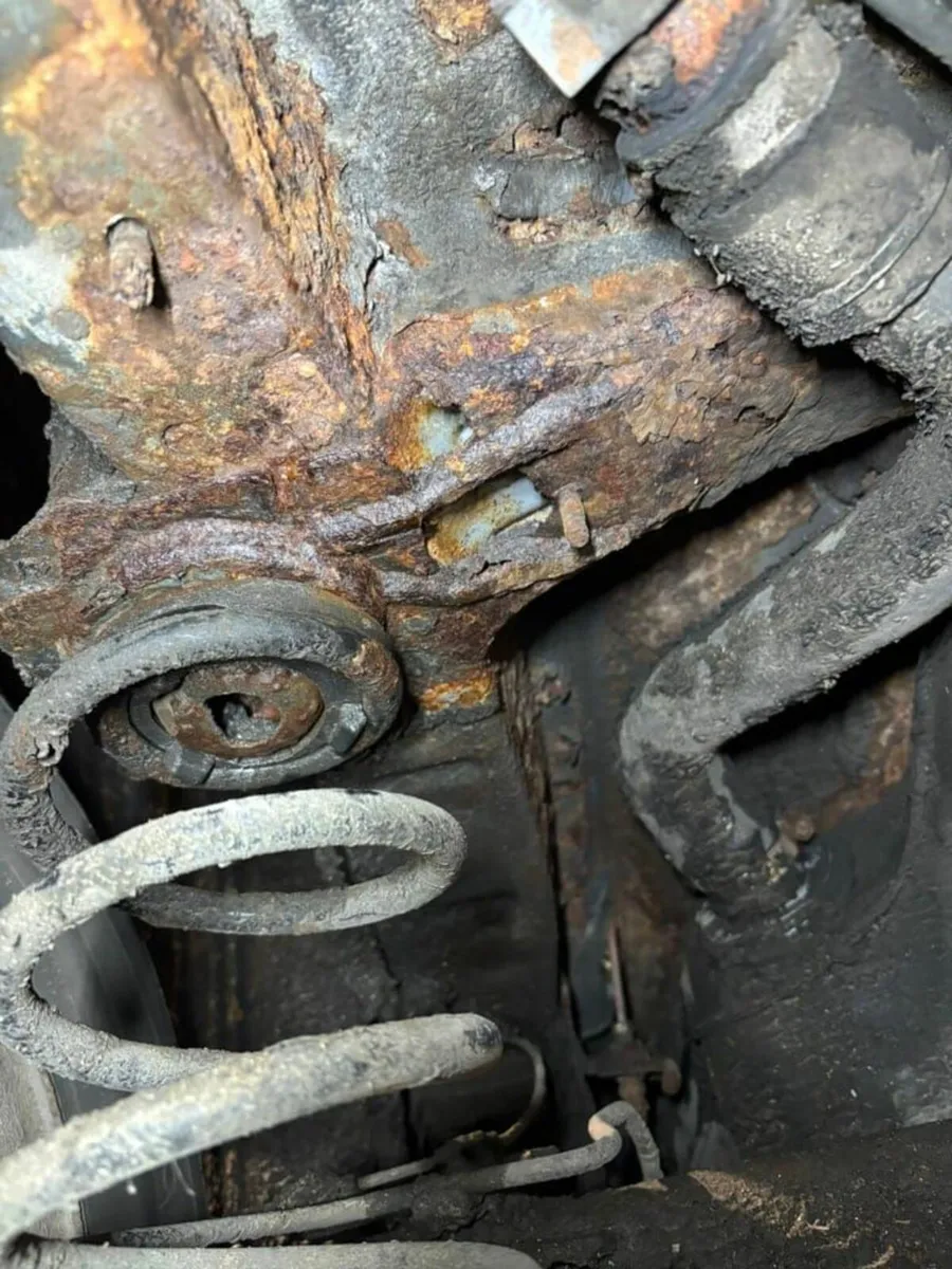 Toyota Auris  1.4 Petrol 2007 - Image 2