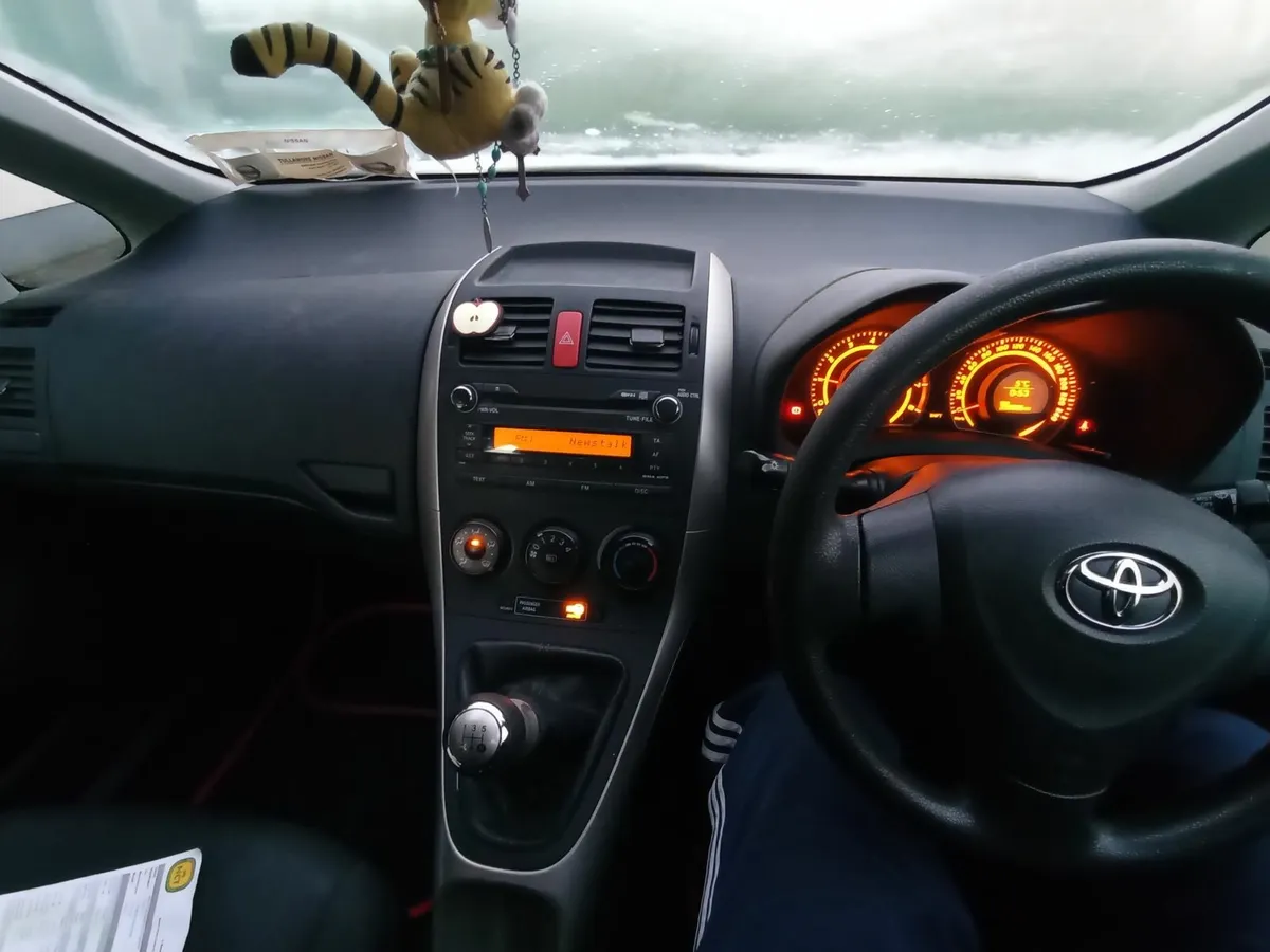 Toyota Auris  1.4 Petrol 2007 - Image 3