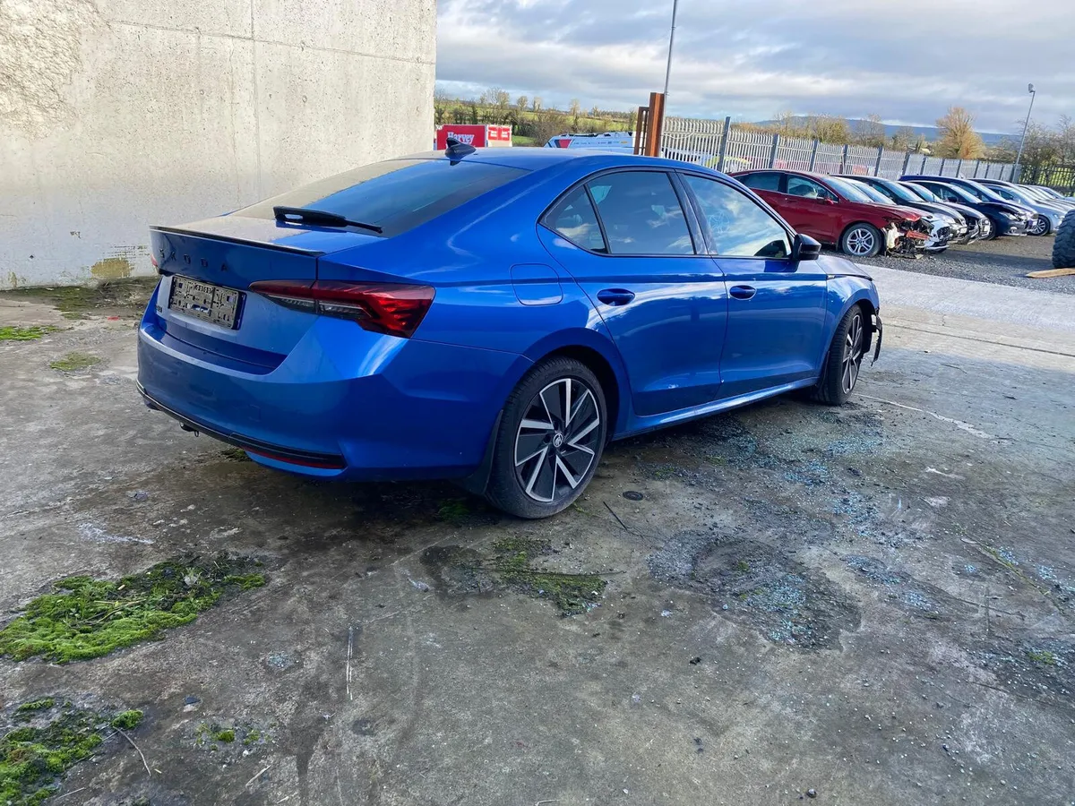 2025 Skoda Octavia Sportline - Image 2