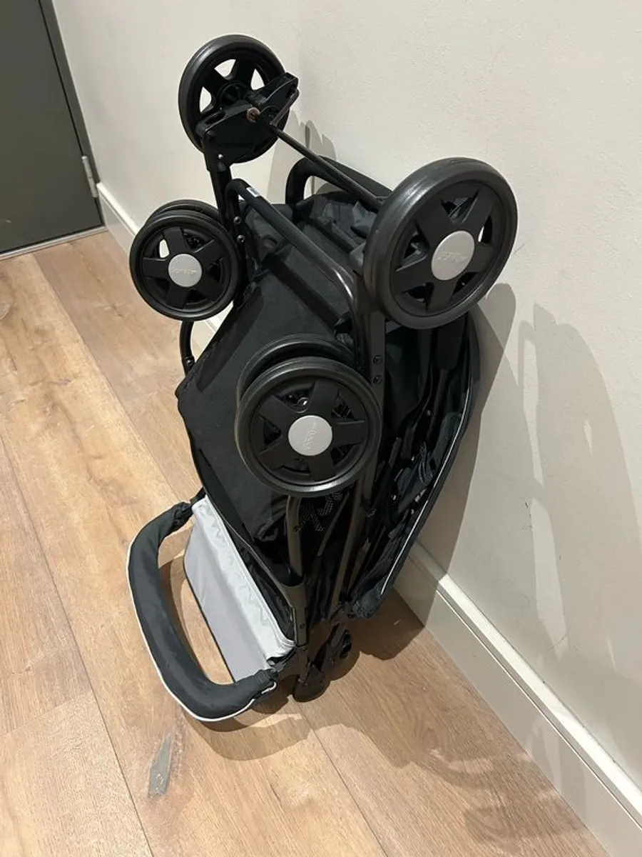 Unused Disney Hauck stroller with rain cover - D18 - Image 4