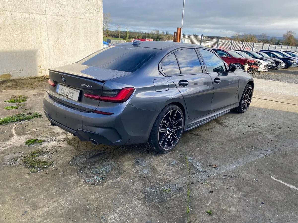 2020 BMW 330 E - Image 3