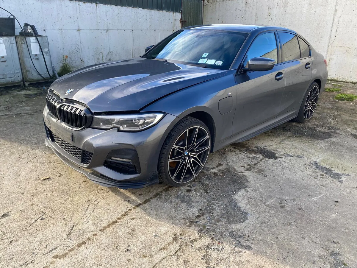 2020 BMW 330 E - Image 1