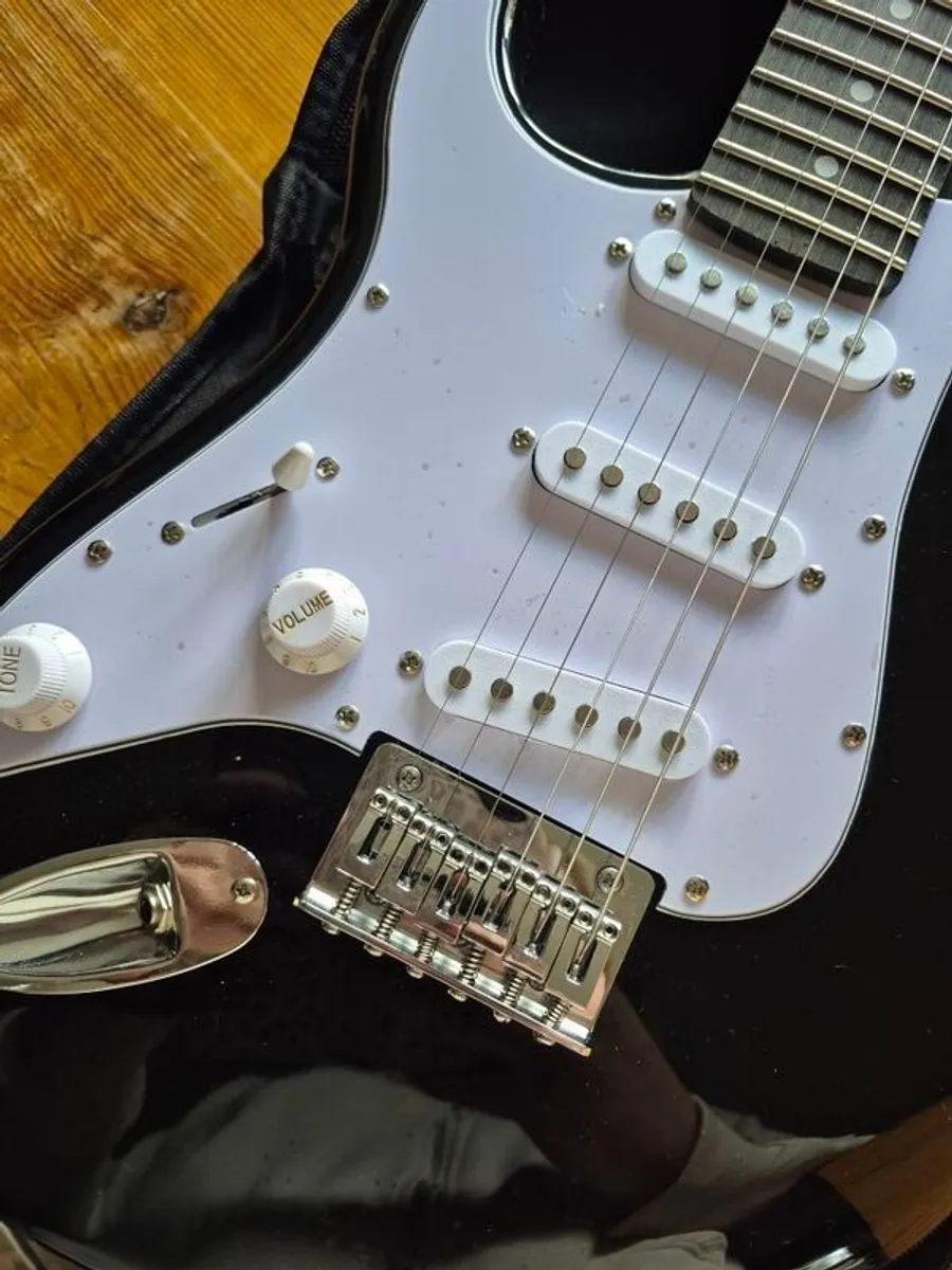 Left hand child guitar - Image 2