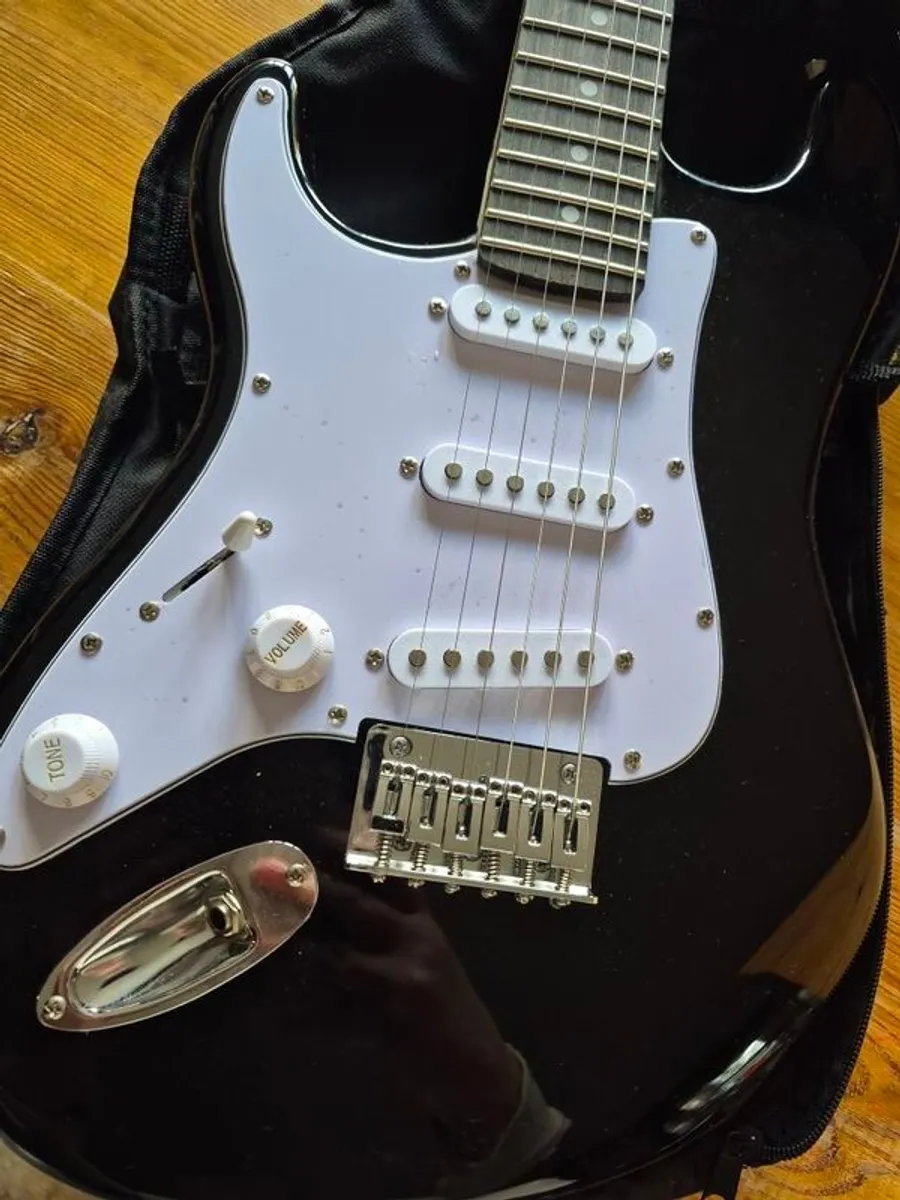 Left hand child guitar - Image 4