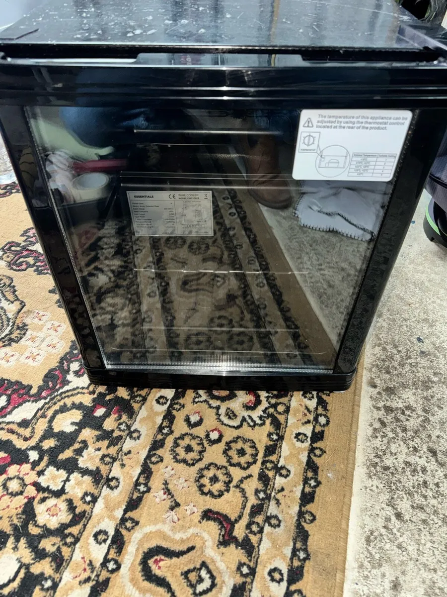 Wine/Beer Cooling Fridge - Image 1
