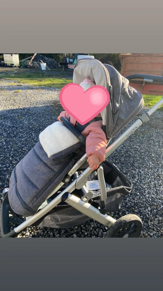 Uppababy Vista V2 Travel System - Image 2