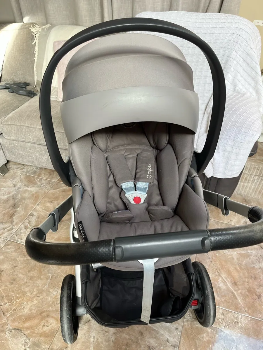 Uppababy Vista V2 Travel System - Image 3