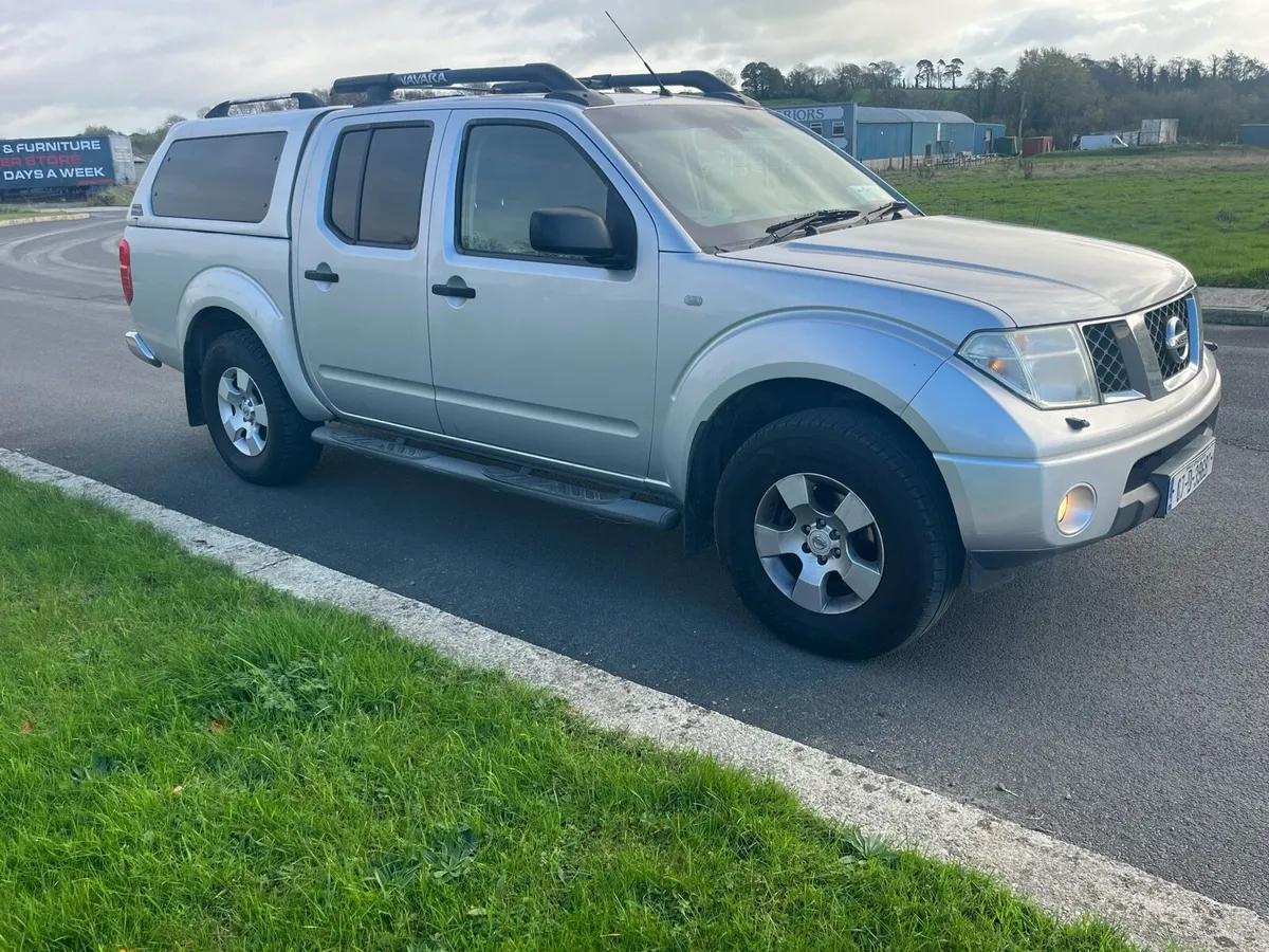 Nissan Navara premium *low kms tax+new doe* - Image 1