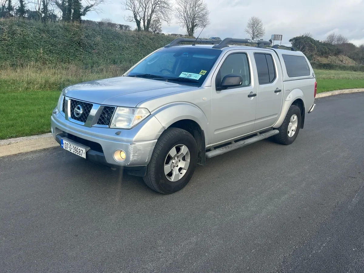 Nissan Navara premium *low kms tax+new doe* - Image 2