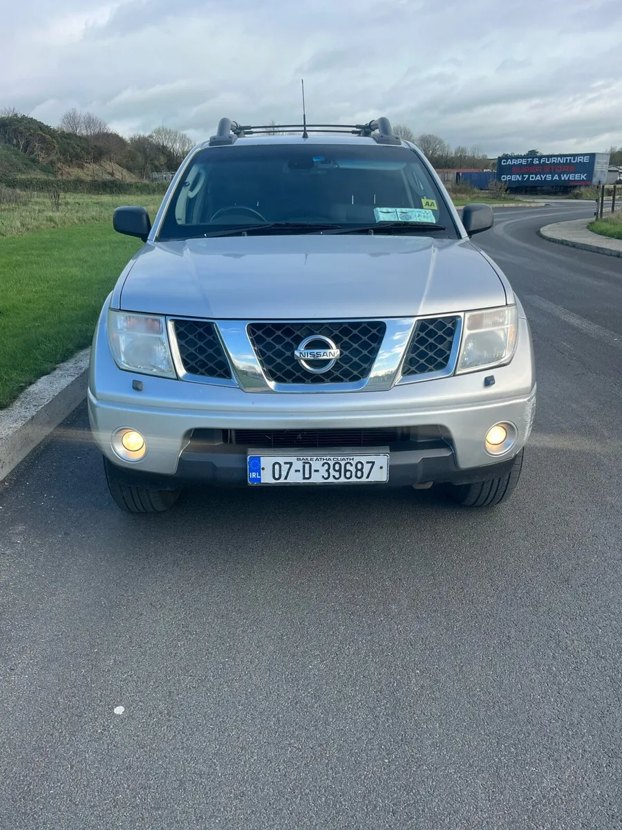 Nissan Navara premium *low kms tax+new doe* - Image 3
