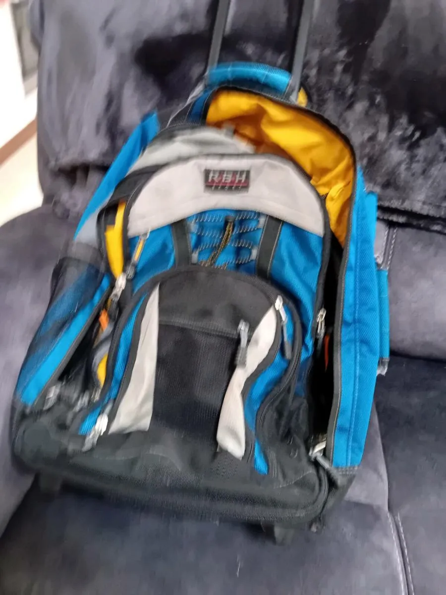 RHB SPORTS BAG WITH WHEELS - Image 2