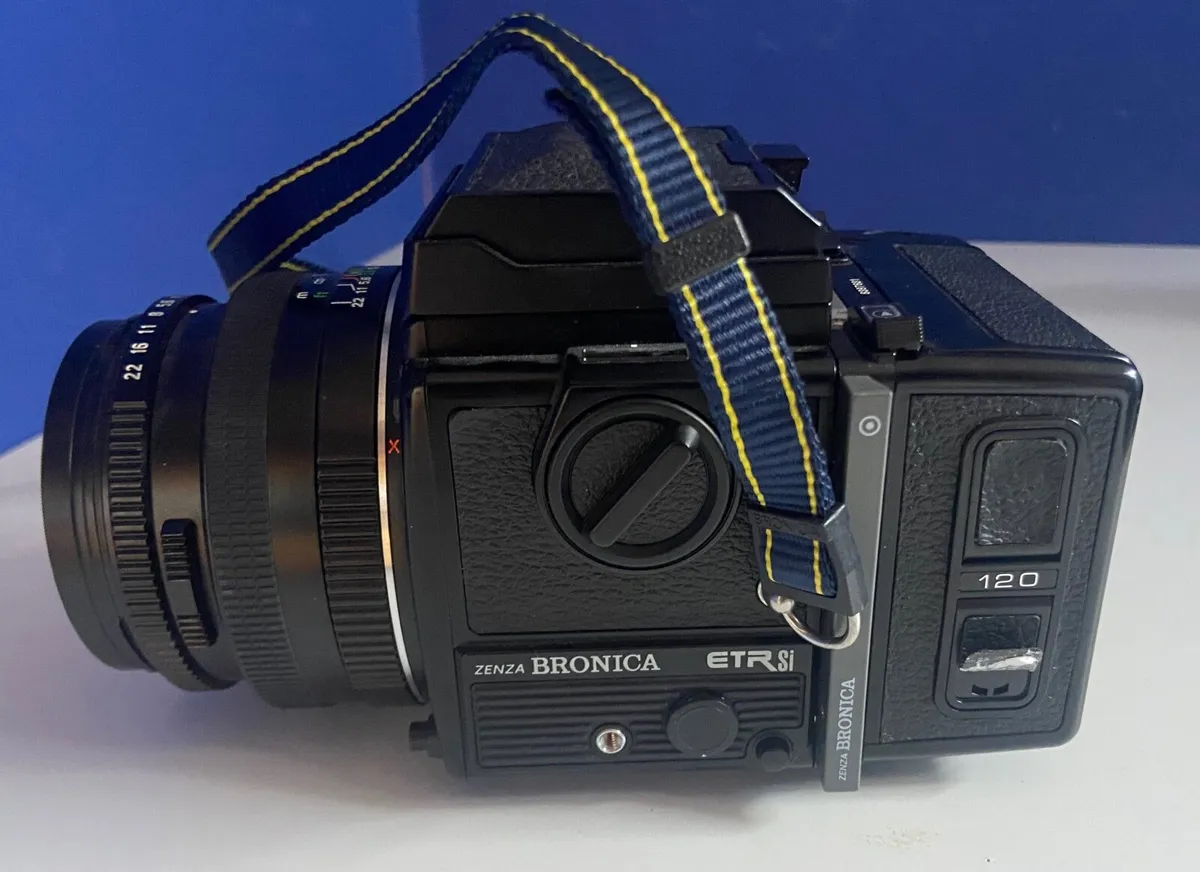 Bronica ETRSi Medium Format Camera - Image 4
