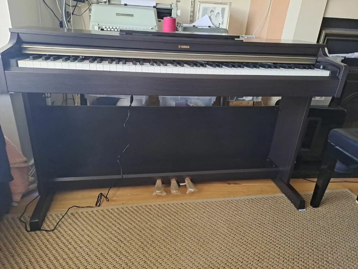 Yamaha Electric Piano Arius 162 - Image 1