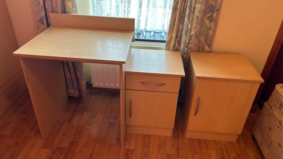 Desk and two Lockers - Image 1