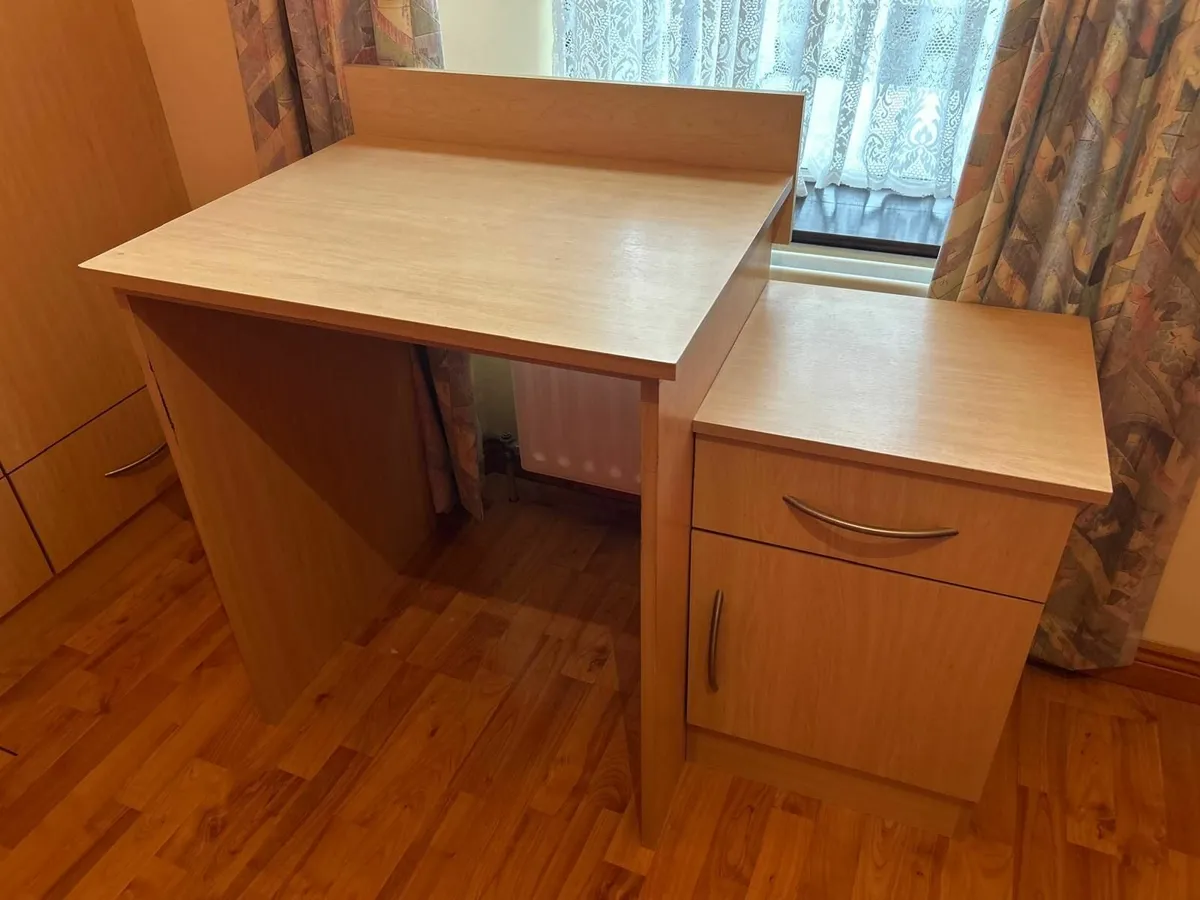 Desk and two Lockers - Image 2