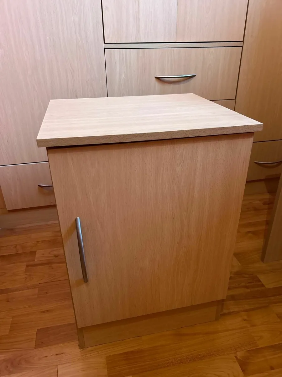 Desk and two Lockers - Image 3