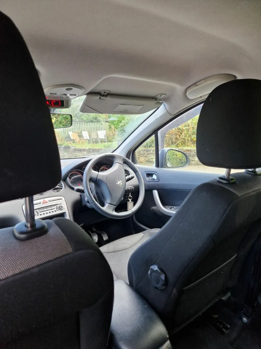 Peugeot 308 2011 - Image 2