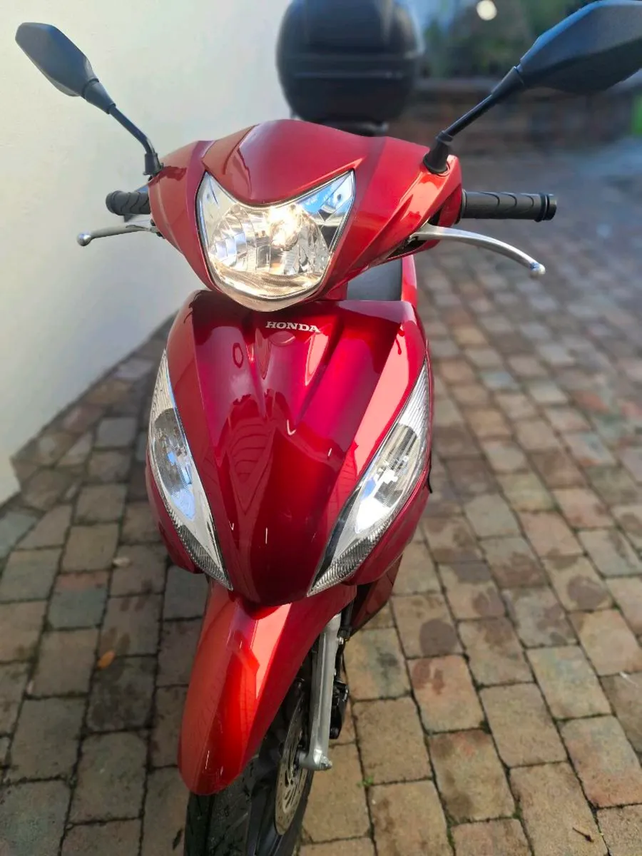 LOW MILEAGE 2016 HONDA VISION - Image 2