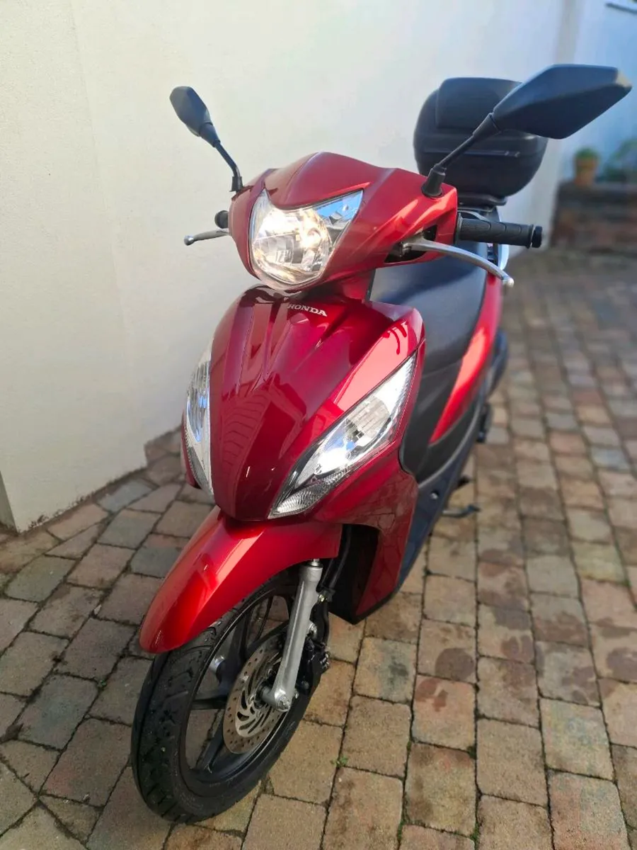 LOW MILEAGE 2016 HONDA VISION - Image 3