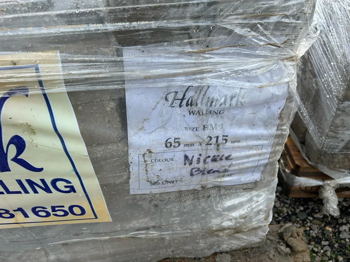 Roadstone hallmark stone - Image 2