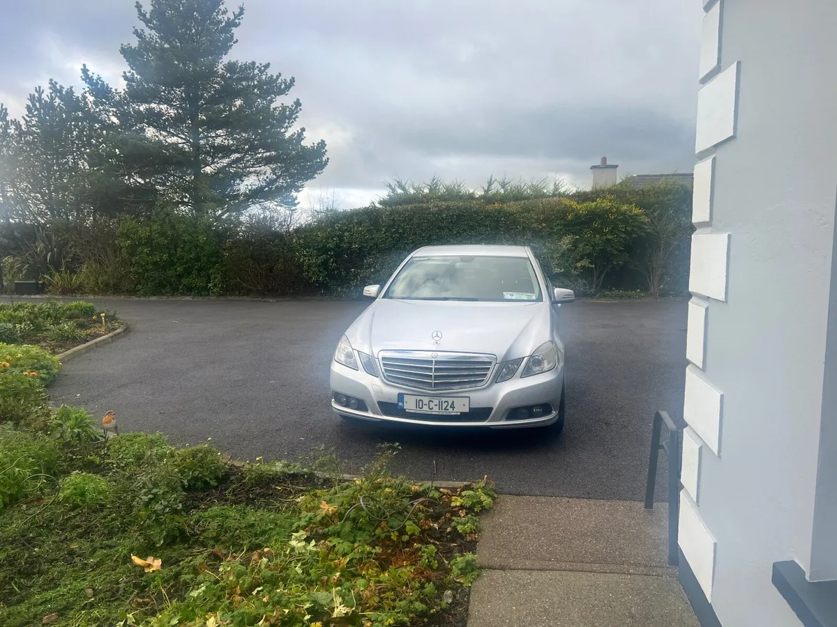 Mercedes-Benz E-Class 2010 - Image 2