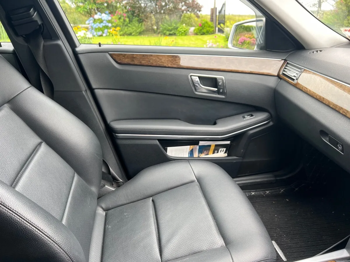 Mercedes-Benz E-Class 2010 - Image 3