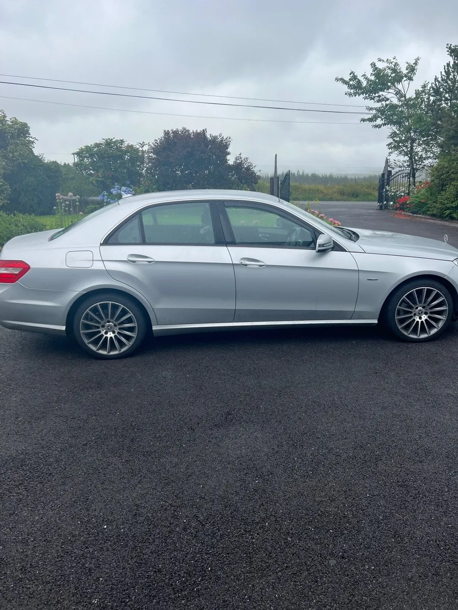 Mercedes-Benz E-Class 2010 - Image 4