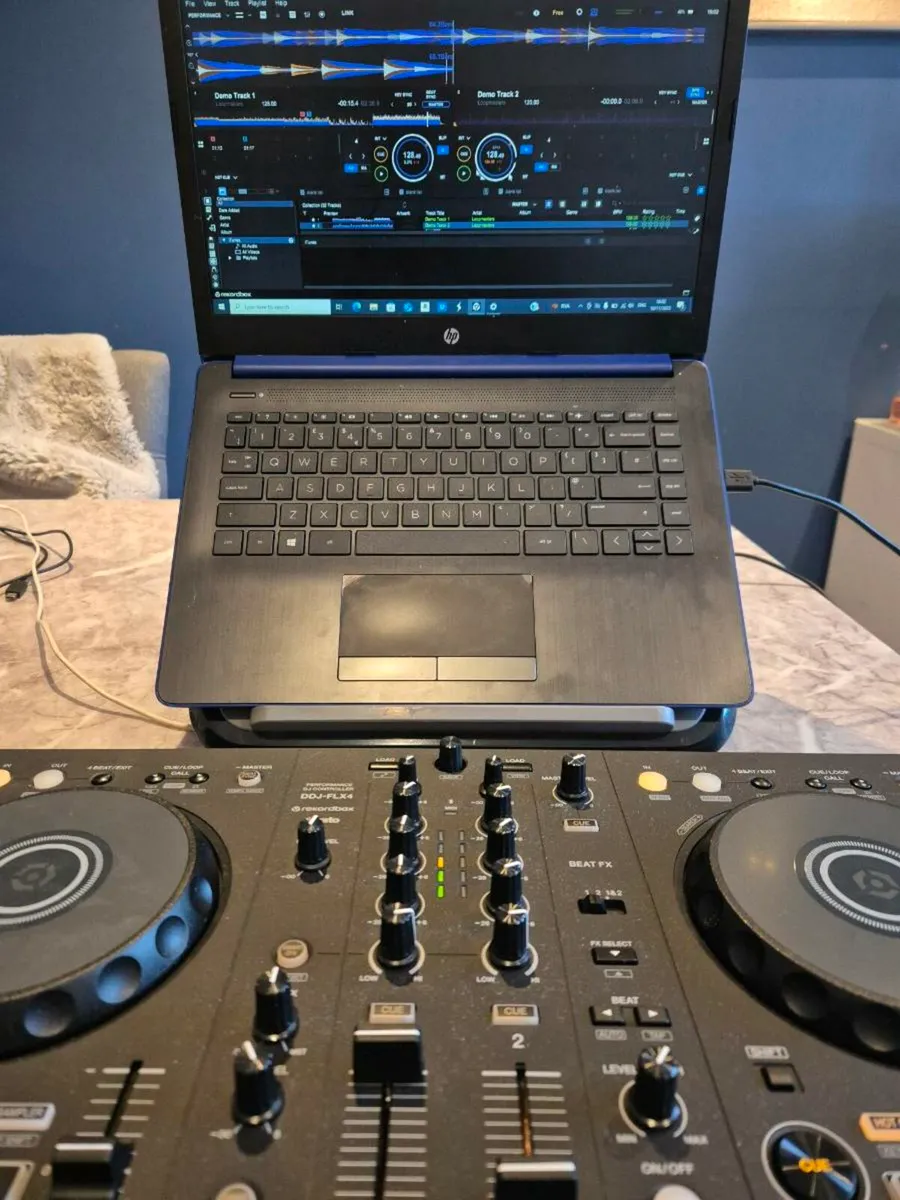 Pioneer Dj FLX4 Hardly Used - Image 2