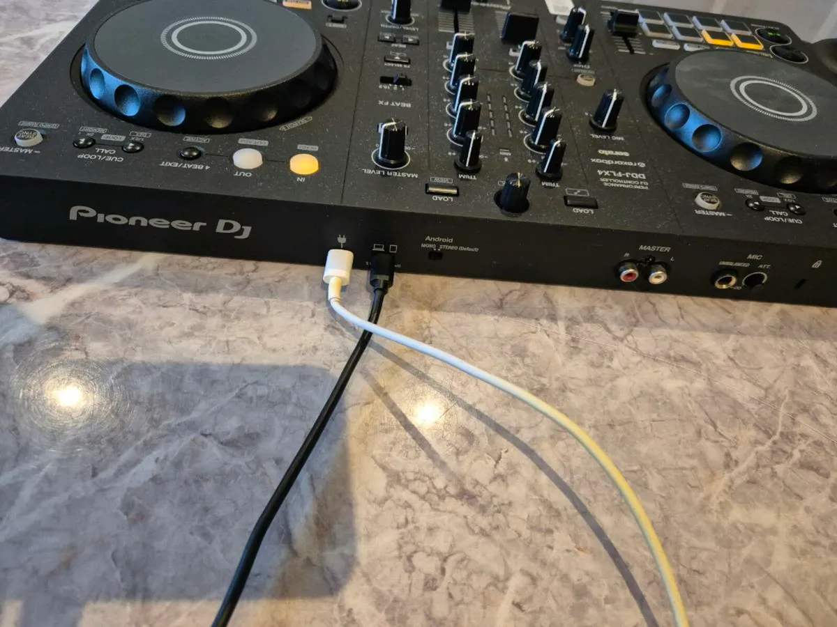 Pioneer Dj FLX4 Hardly Used - Image 4