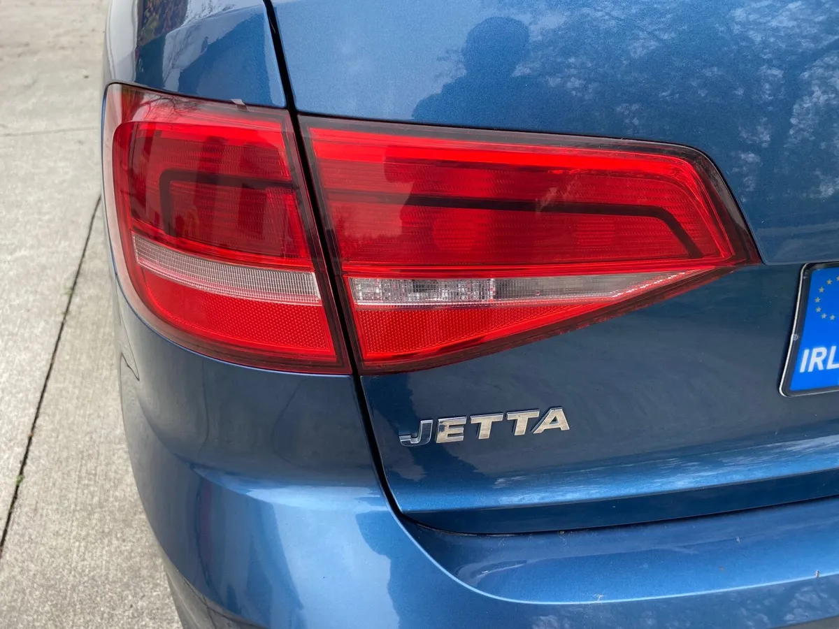 Volkswagen Jetta 2015 - Image 3