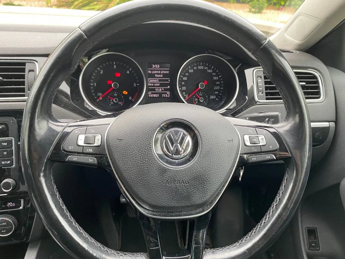 Volkswagen Jetta 2015 - Image 4