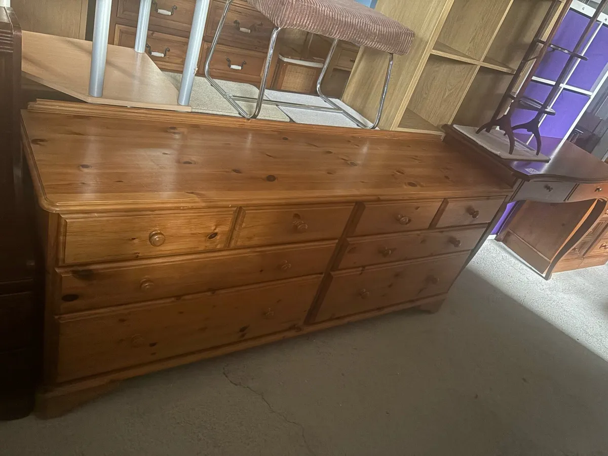 Large pine chest of drawers - Image 2