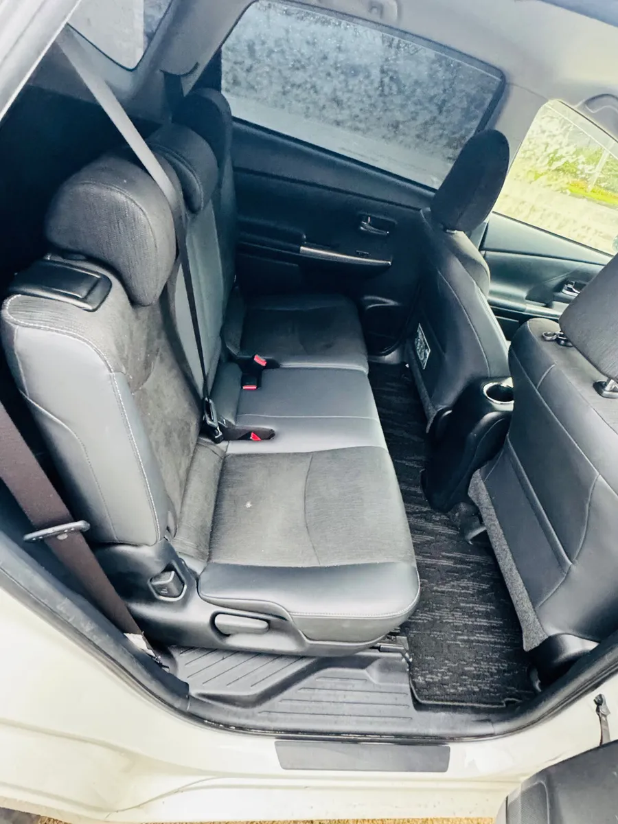 Prius Alpha 7 Seater Electric Seats / Leather Seat - Image 3