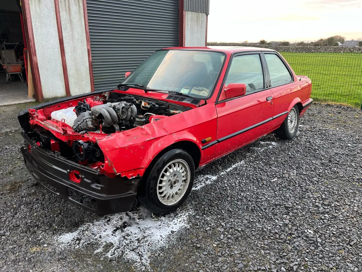 BMW 318is - Image 2