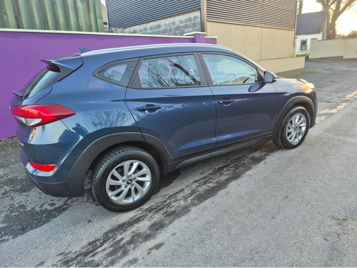 Hyundai Tucson 1.7 SE NAV BLD 116PS 5DR - Image 4