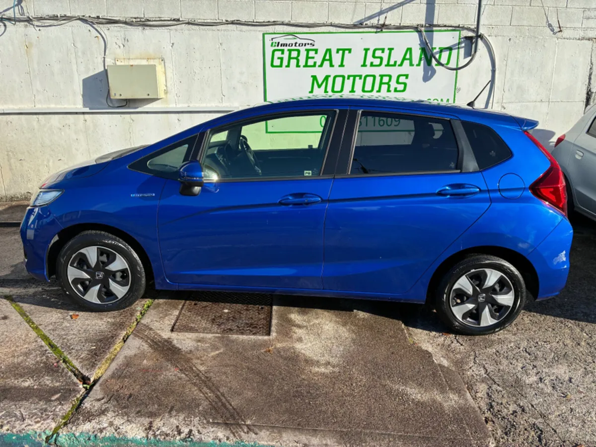 Honda Jazz DAA-GP5 - Image 2