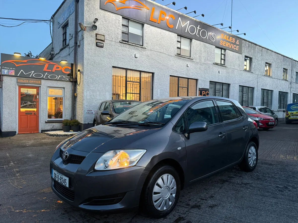 Toyota Auris 2008 - Image 2
