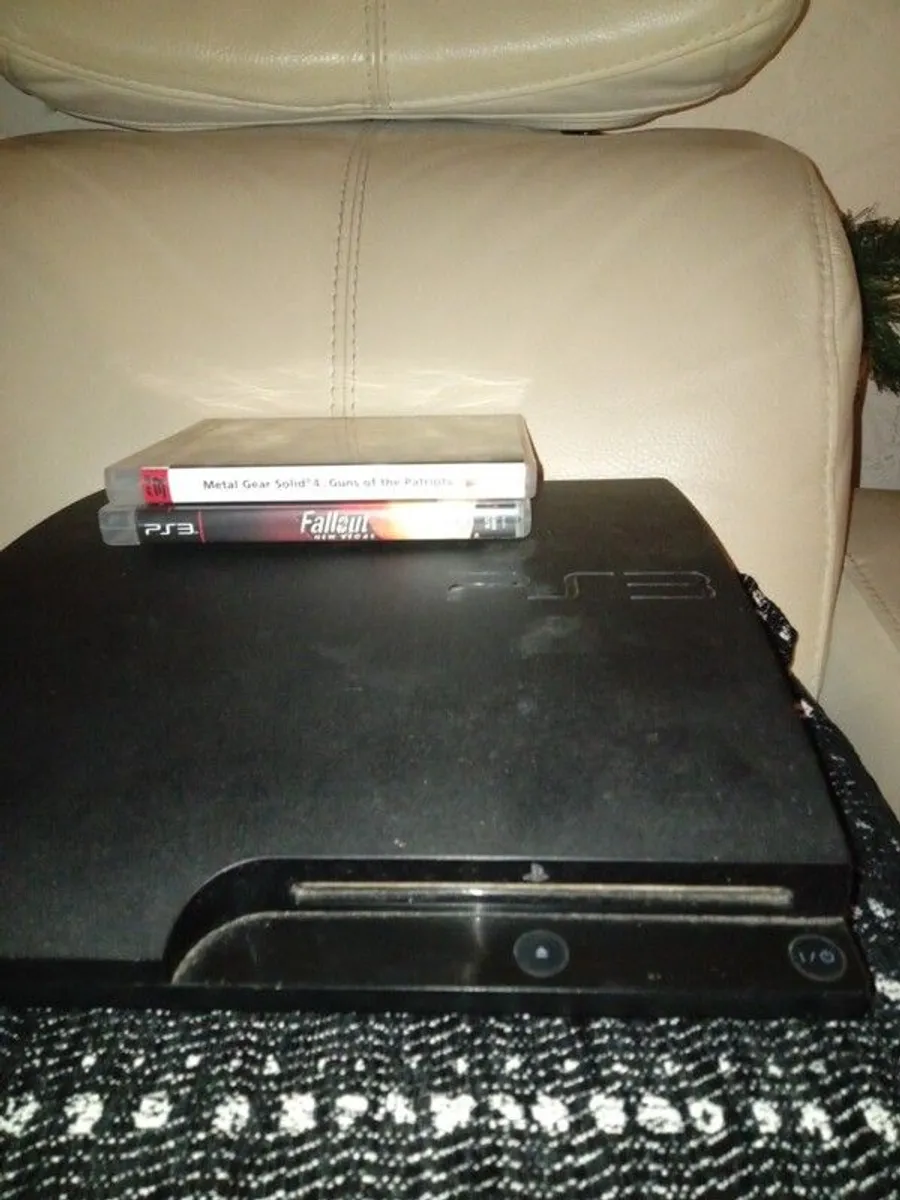 PS3 with 2 games - Image 1