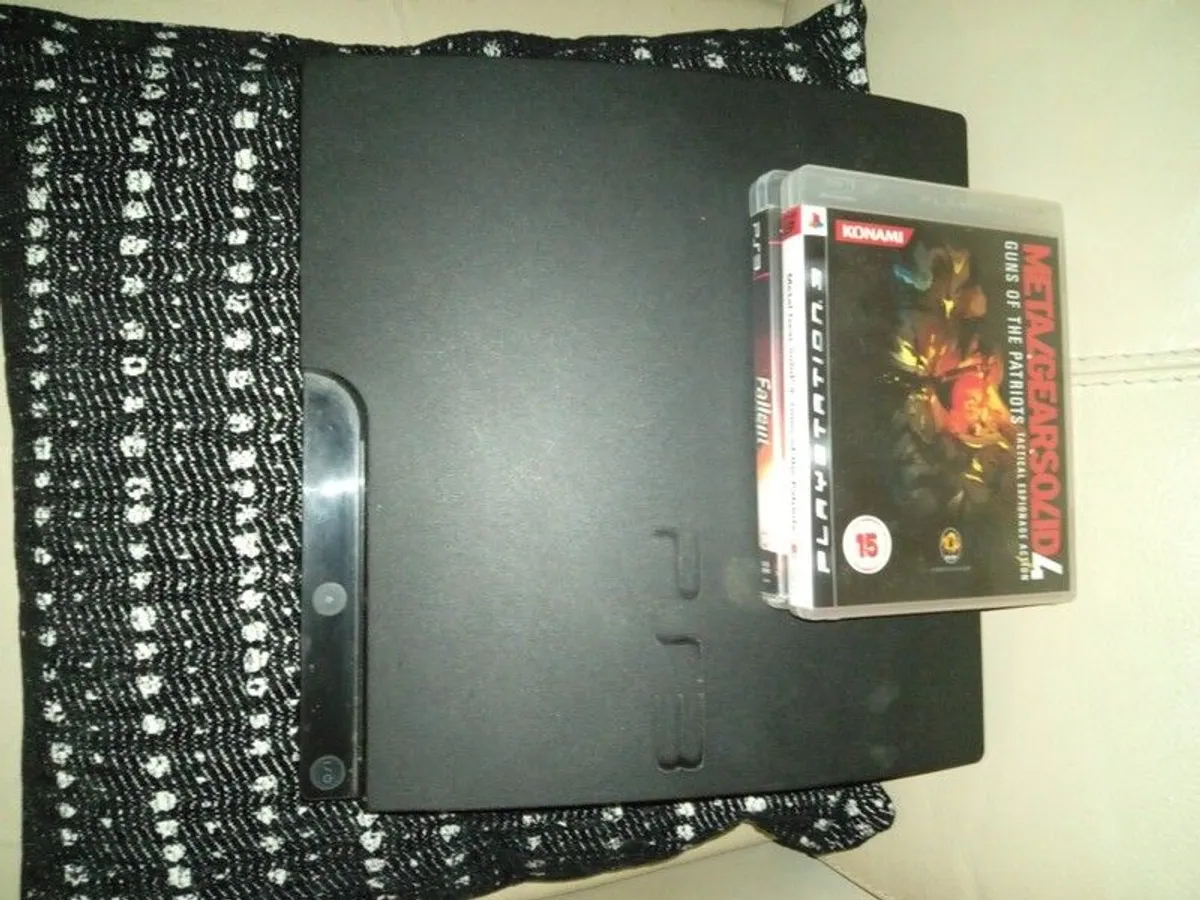 PS3 with 2 games - Image 2