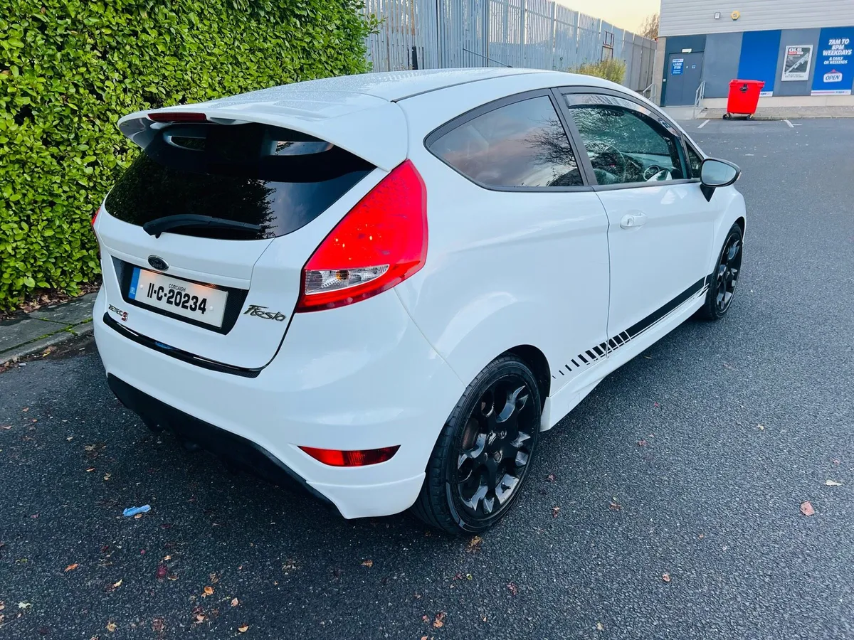 2011 Ford Fiesta 1.6 Zetec Sport - Image 3