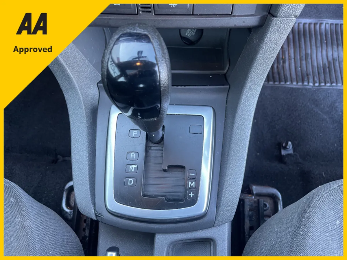 Ford Focus GHIA 1.6 5DR AUTO - Image 4