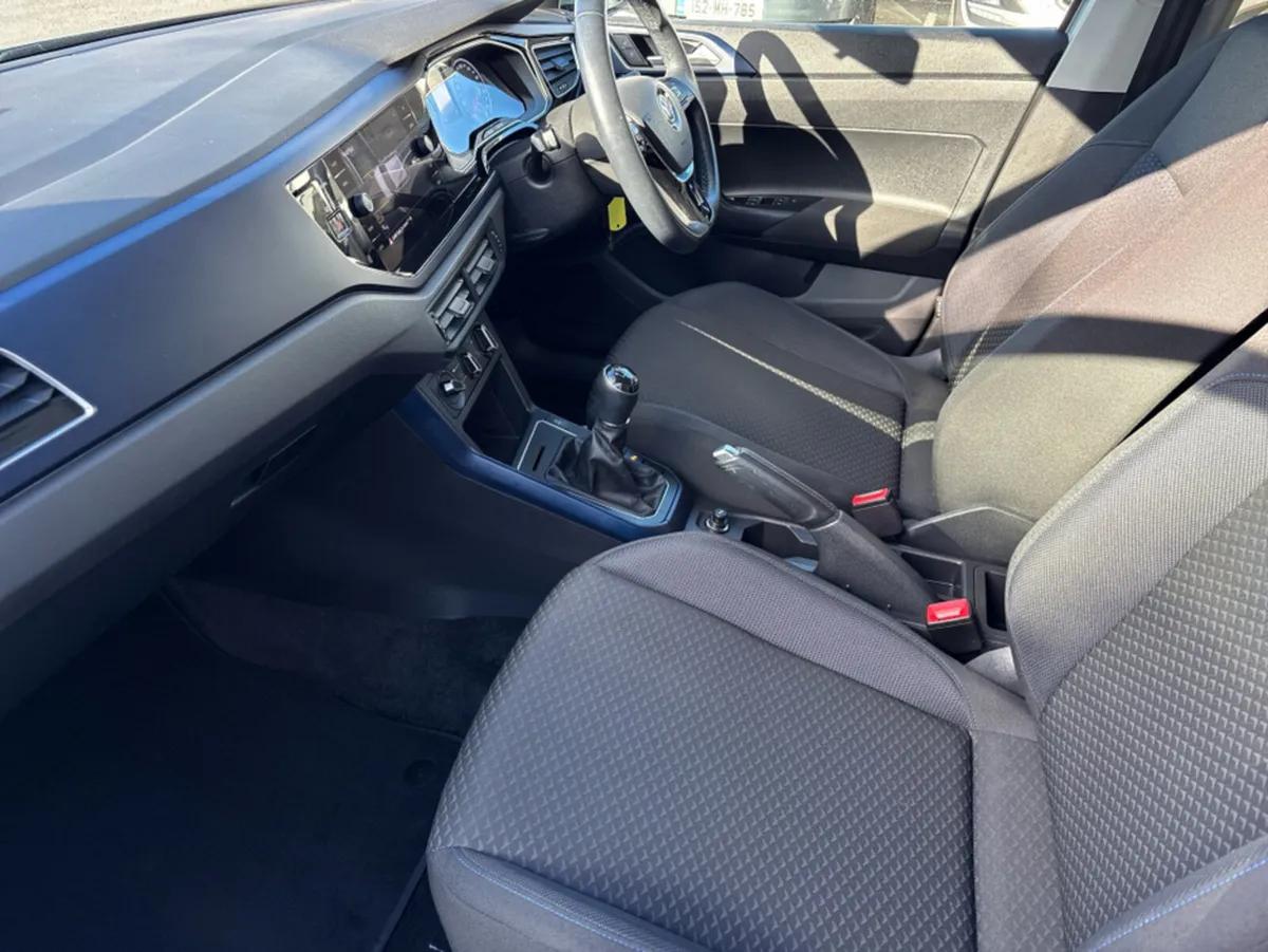 Volkswagen Polo UNITED 1.0 MANUAL 5SPEED 80HP 5DR - Image 3