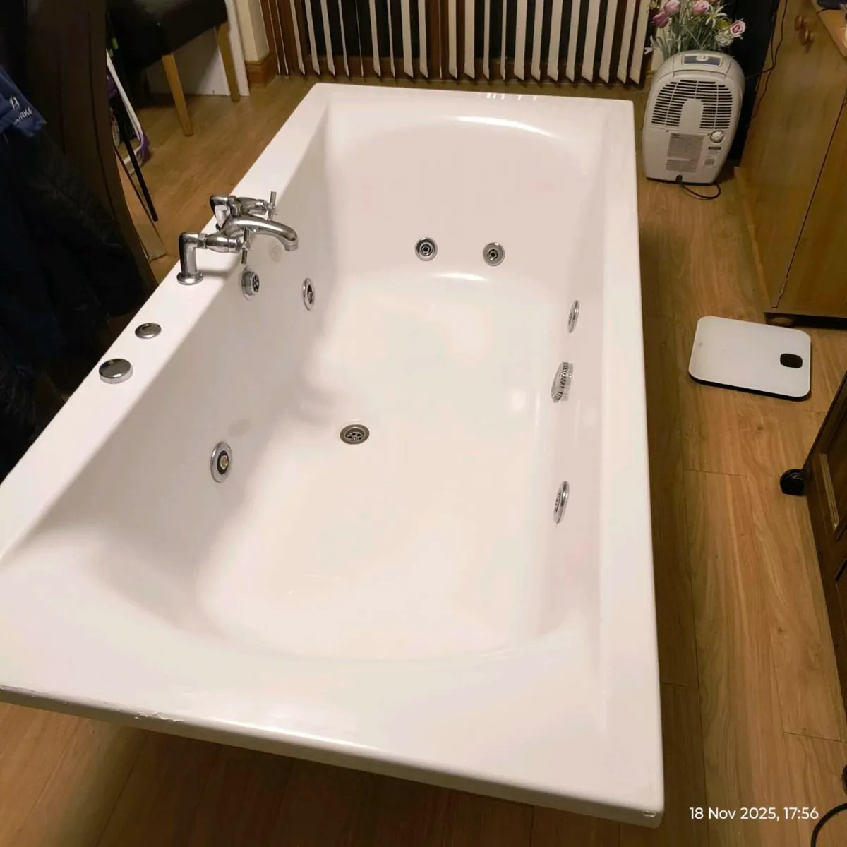 Jacuzzi bath - Image 2