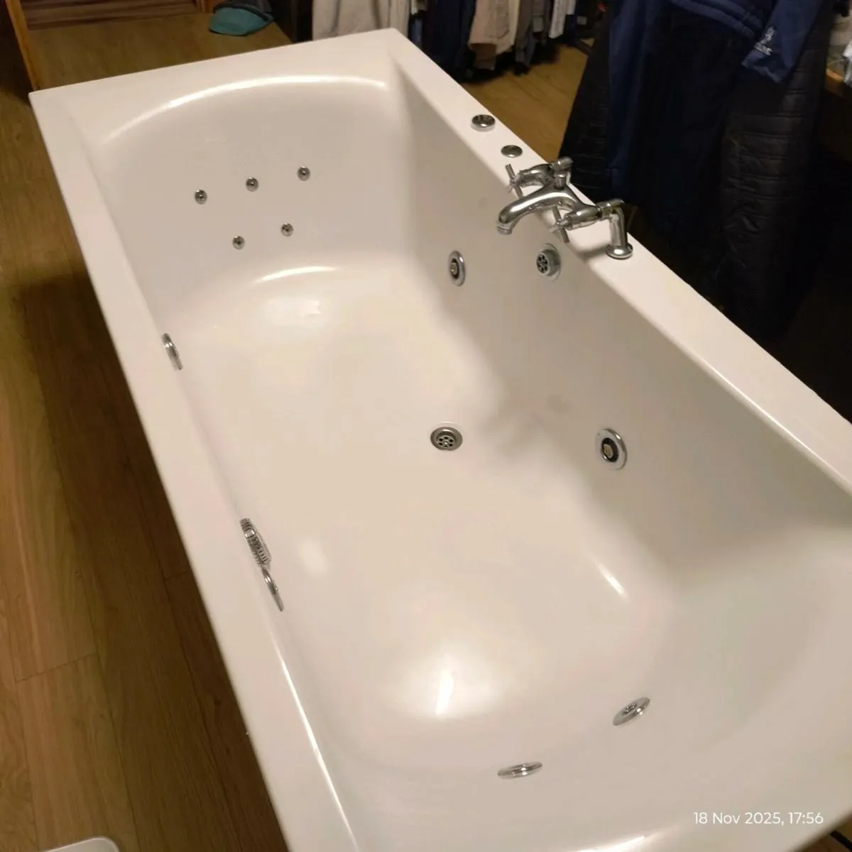 Jacuzzi bath - Image 3
