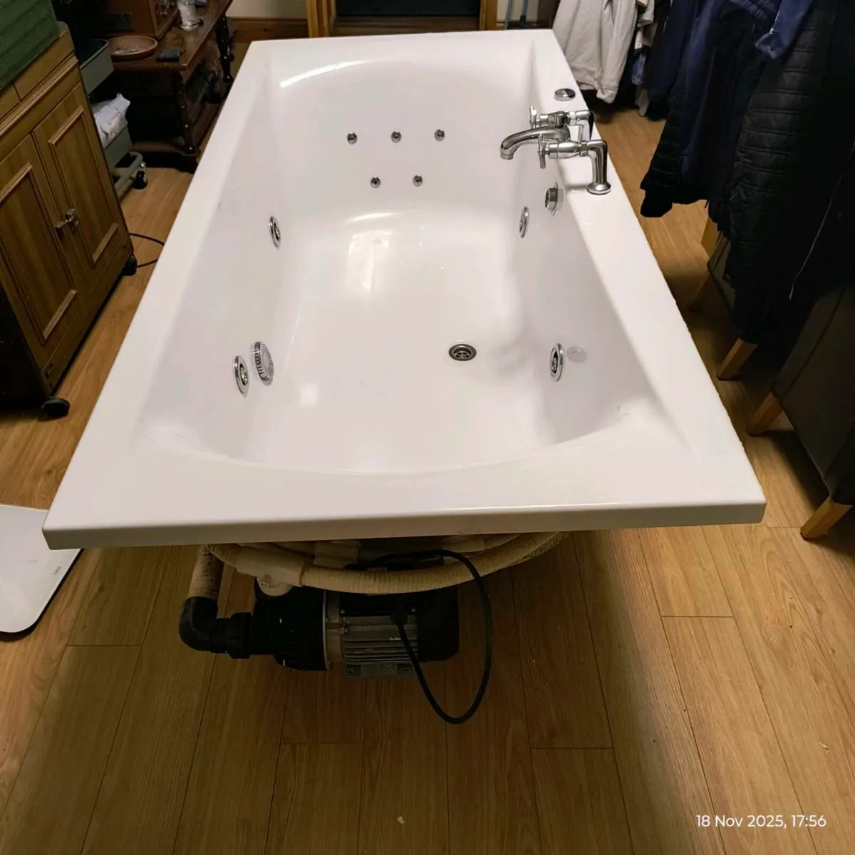 Jacuzzi bath - Image 4