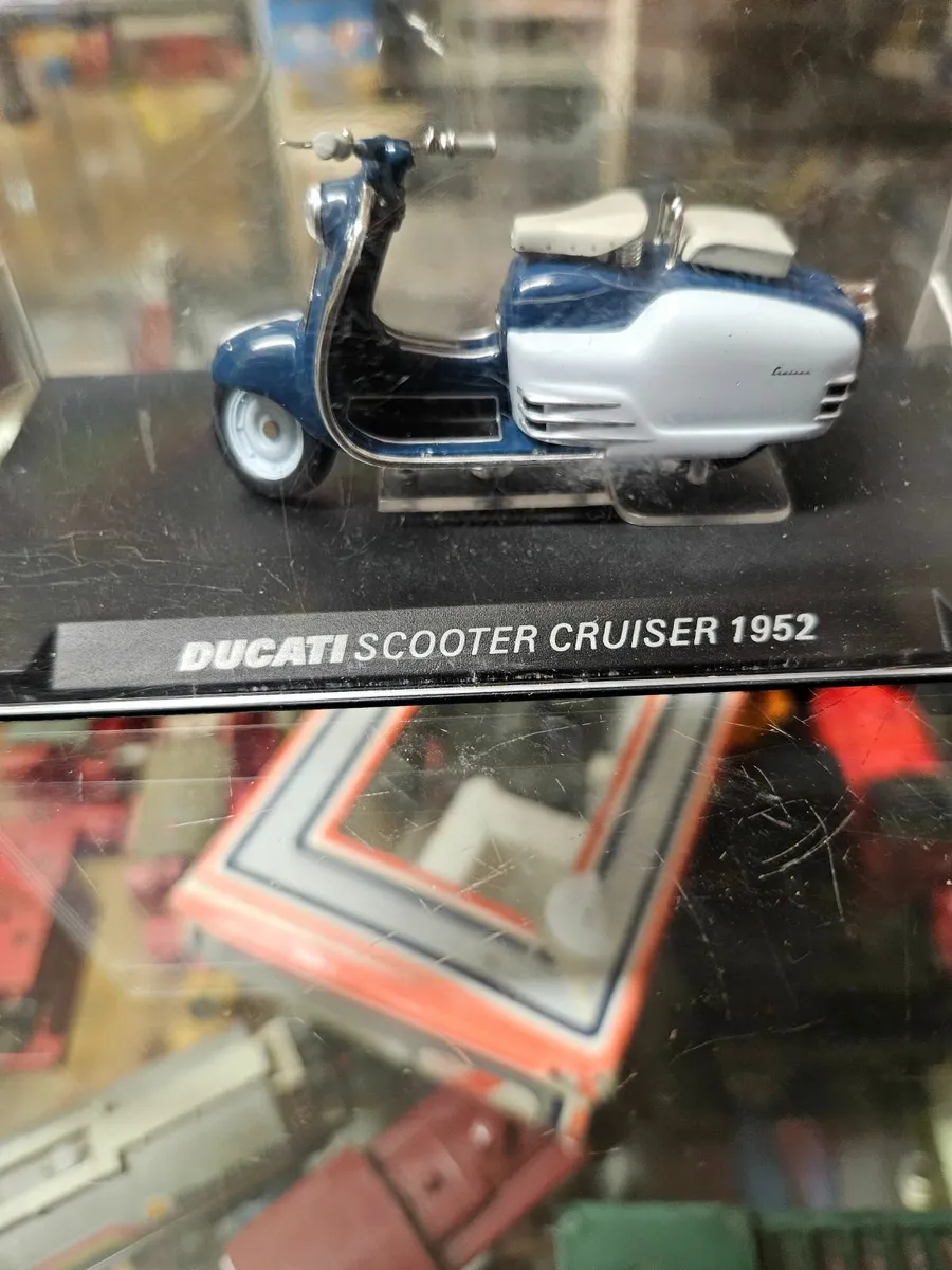 Corgi Atlas Ducati Scooter - Image 2