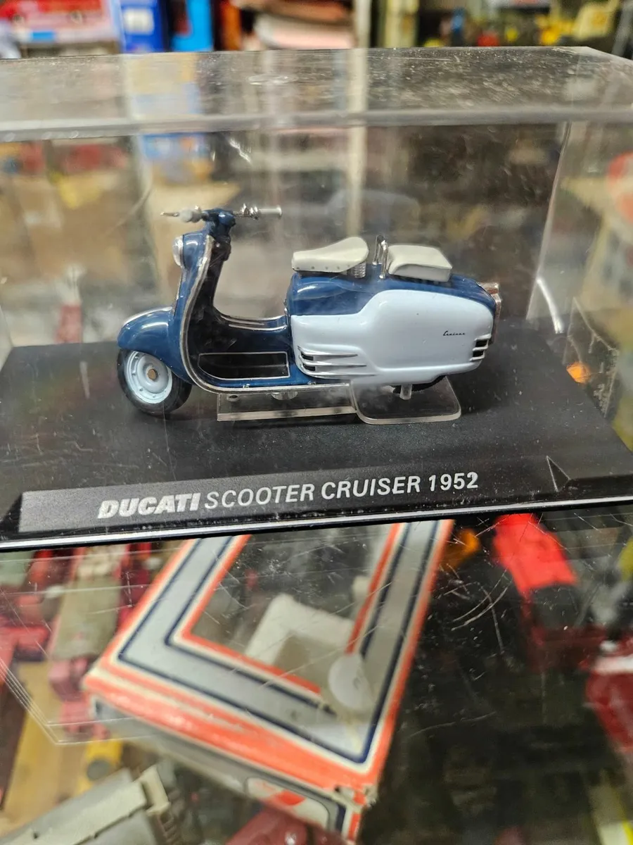 Corgi Atlas Ducati Scooter - Image 3